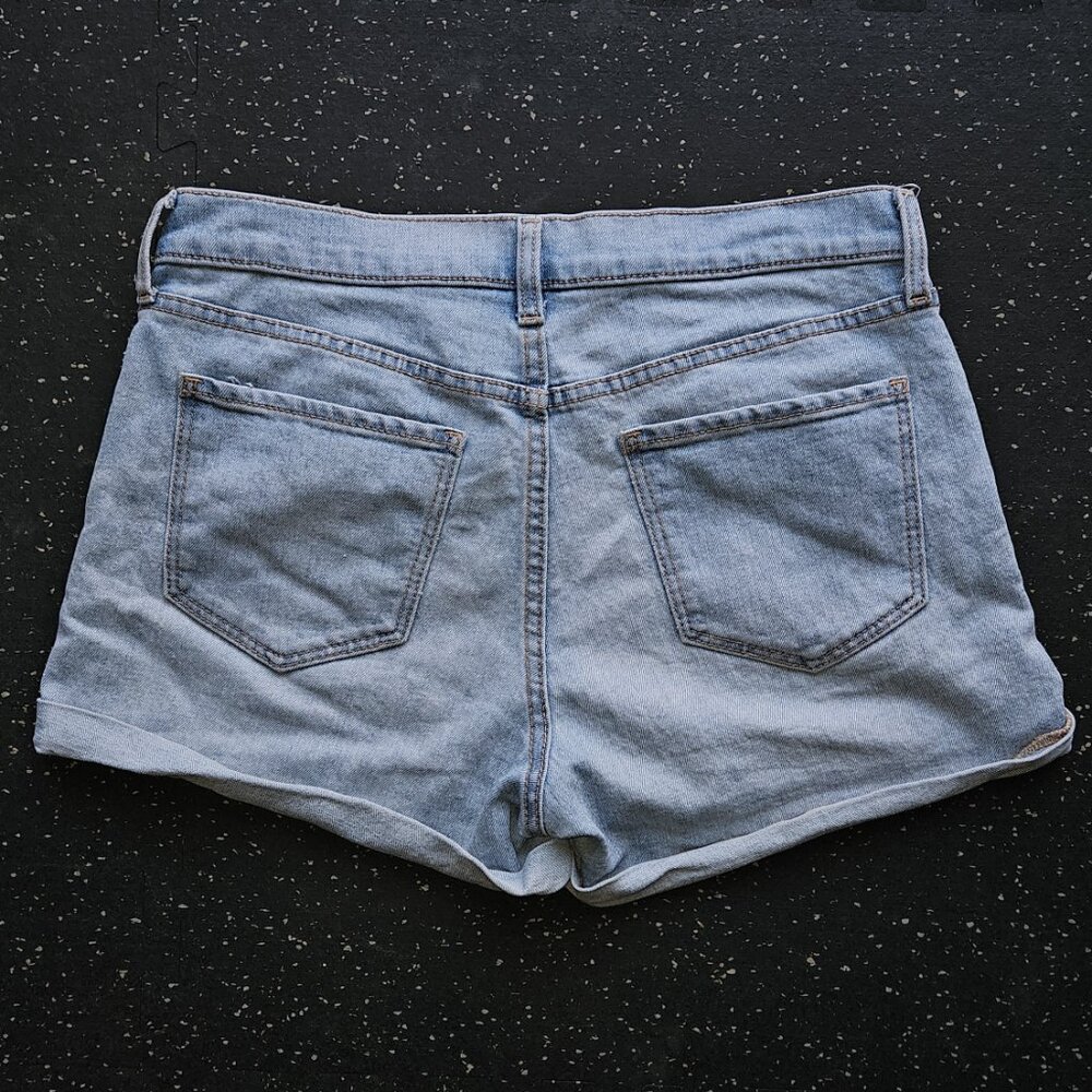 Old Navy Light Wash Cuffed Denim Shorts – Size 6 - Picture 2 of 7